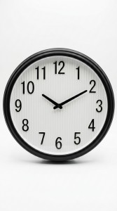 RELOJ PARED PLASTICO NEGRO 35 cm.