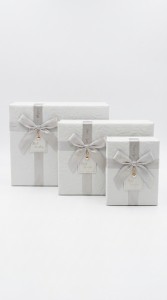 CAJA REGALO X 3 PCS. CON MOÑO
