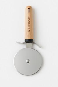 UTENSILIO CORTA PIZZA MANGO BAMBU
