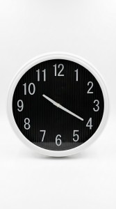 RELOJ PARED PLASTICO BLANCO 35 cm.