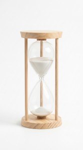 RELOJ ARENA VIDRIO Y BAMBU 26 cm.