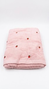 TOALLA ROSA APLIQUE FRUTILLA 400 gs.