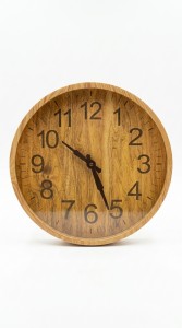 RELOJ PARED PLASTICO SIMIL MADERA 30 cm.