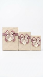 CAJA REGALO X 3 PCS. CON MOÑO