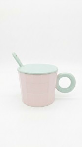 TAZA CERAMICA CON TAPA Y CUCHARA