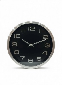 RELOJ PARED PLASTICO NEGRO Y PLATEADO 30 cm.