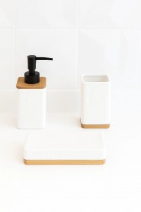 SET DE BAÑO CERAMICA Y BAMBU 3 PCS.