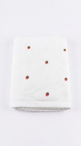 TOALLA BLANCA APLIQUE FRUTILLA 400 gs.