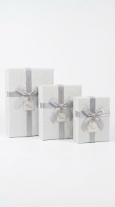 CAJA REGALO X 3 PCS. CON MOÑO