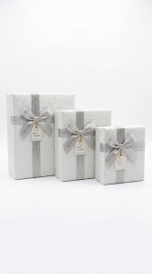 CAJA REGALO X 3 PCS. CON MOÑO